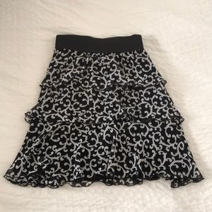 White House/Black Market knee-length tiered skirt